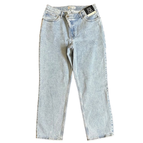 Abercrombie & Fitch Denim - Abercrombie & Fitch Curve Love Ultra High Rise 90’s Straight Jean 12 Short